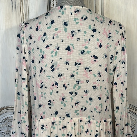 Chic Floral V-Neck Maxi Dress - Picture 10 of 16